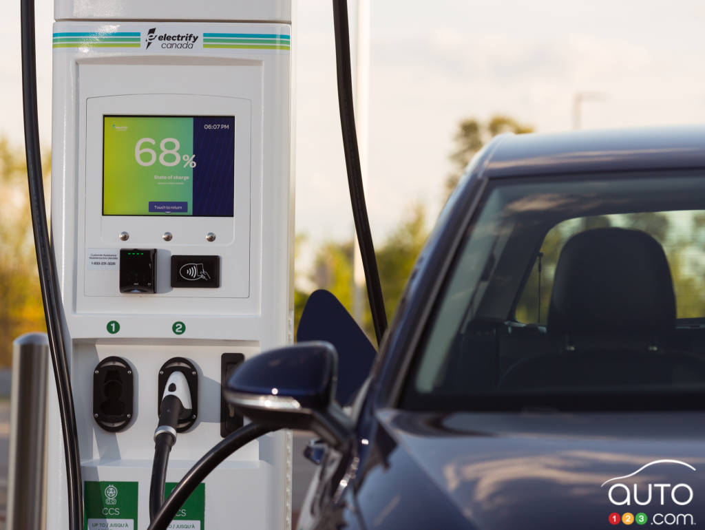Borne de recharge d'Electrify Canada
